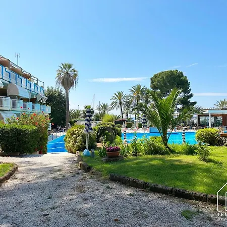 Wh - Mediterranee - A 2 Passi Dalle Spiagge Con Piscina Condominiale - Wifi